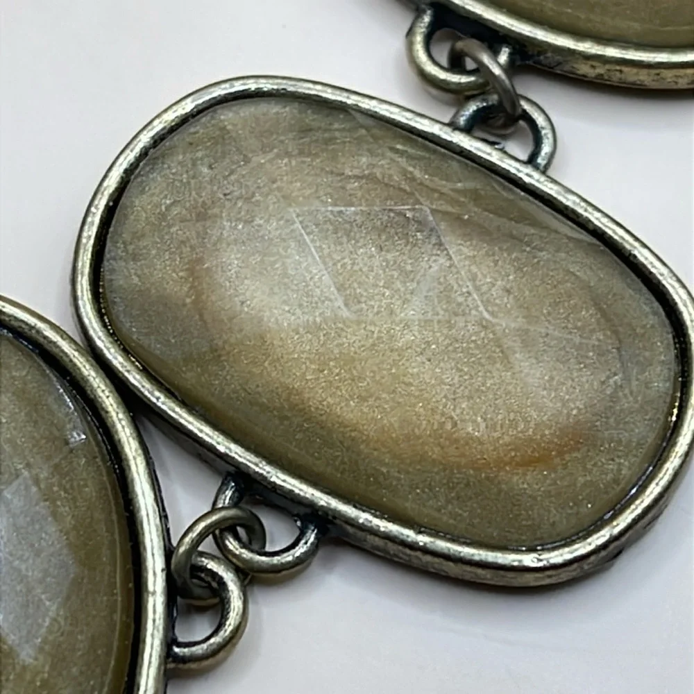 Beautiful large beige brassy faceted station style Bracelet signed Avon